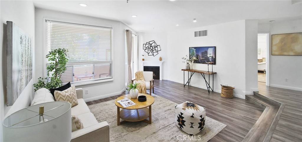 Venice, CA 90291,235 Main ST #118
