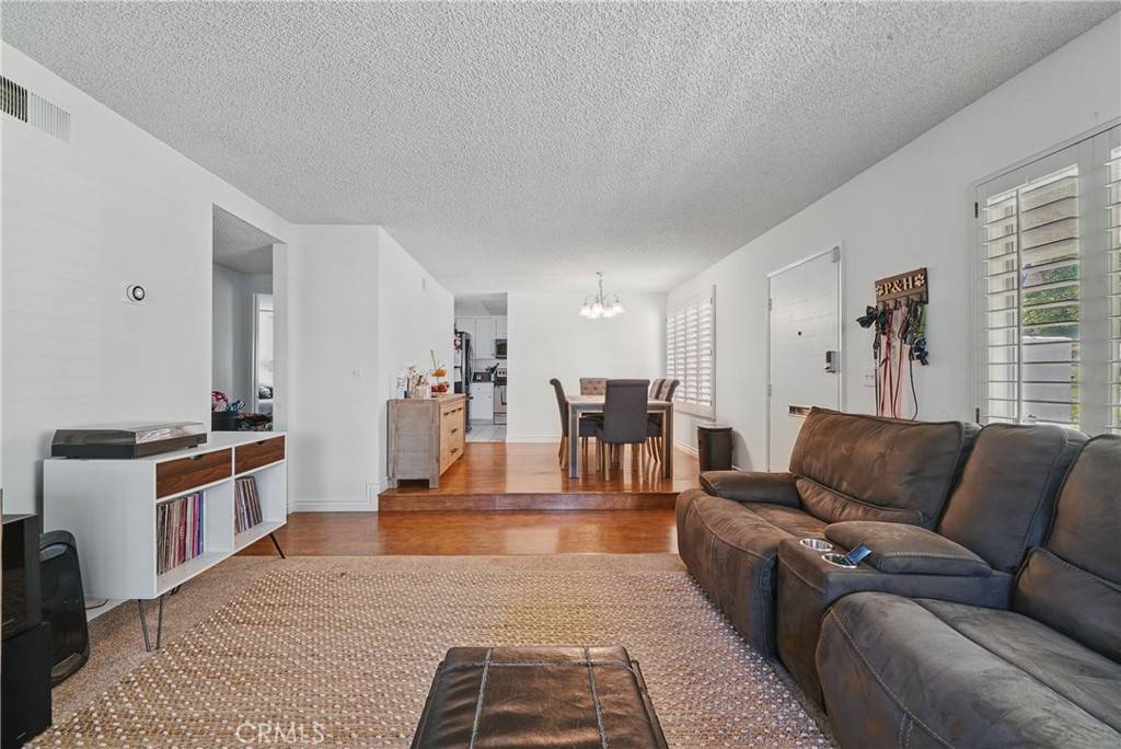 Chatsworth, CA 91311,10100 Larwin AVE #1