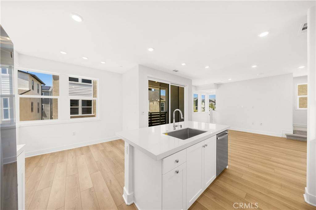 Irvine, CA 92618,470 Lobata