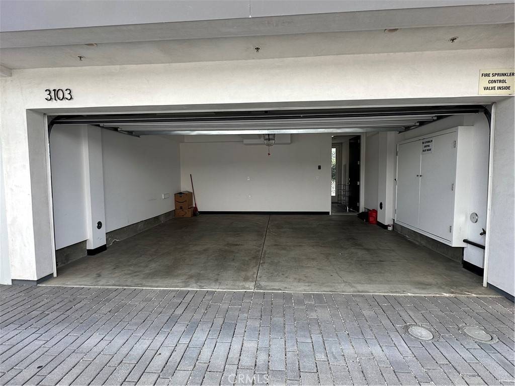 Los Angeles, CA 90034,3103 S Dakota DR