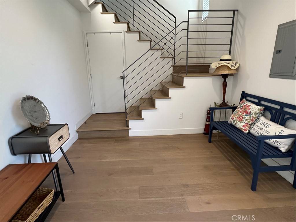 Los Angeles, CA 90034,3103 S Dakota DR