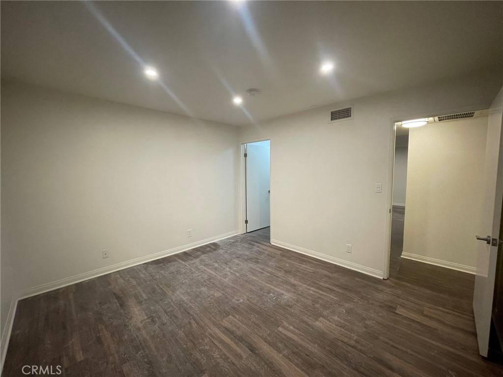 Valley Village, CA 91607,5400 Radford AVE #23