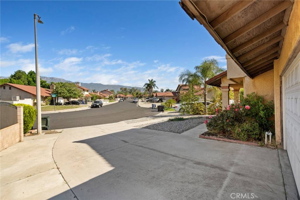 Fontana, CA 92335,14881 Hawthorne AVE