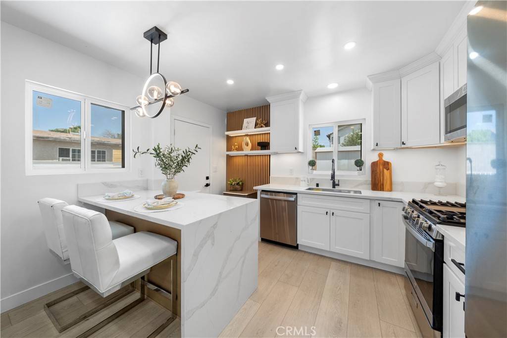Fontana, CA 92335,16082 Athol ST