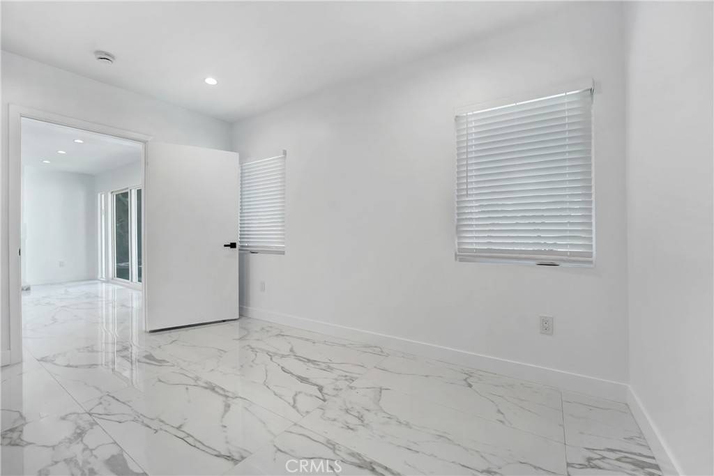 Los Angeles, CA 90069,2170 Sunset Plaza DR