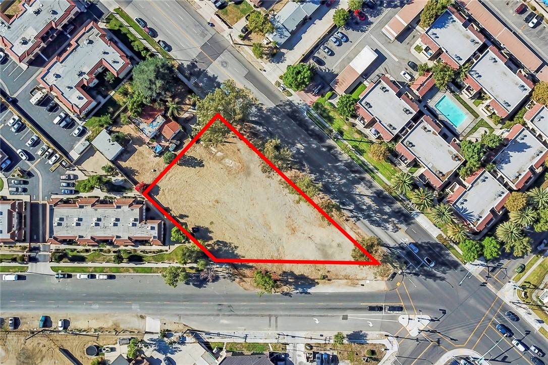 Fontana, CA 92335,8916 Fontana AVE