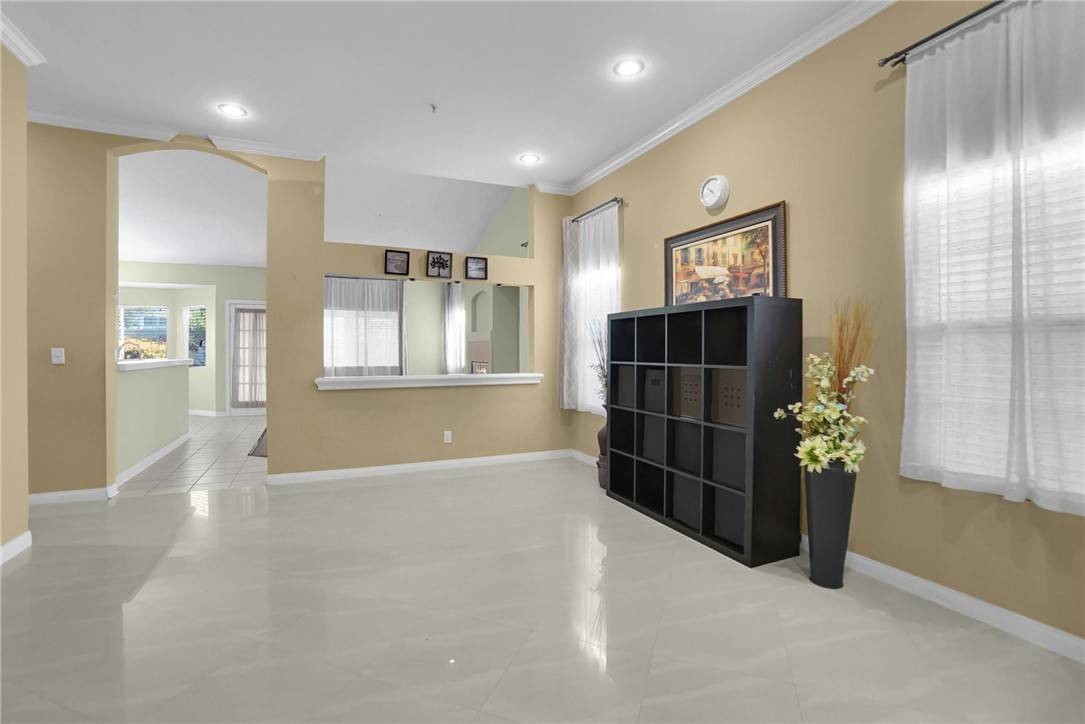 Fontana, CA 92337,13809 Green Vista DR
