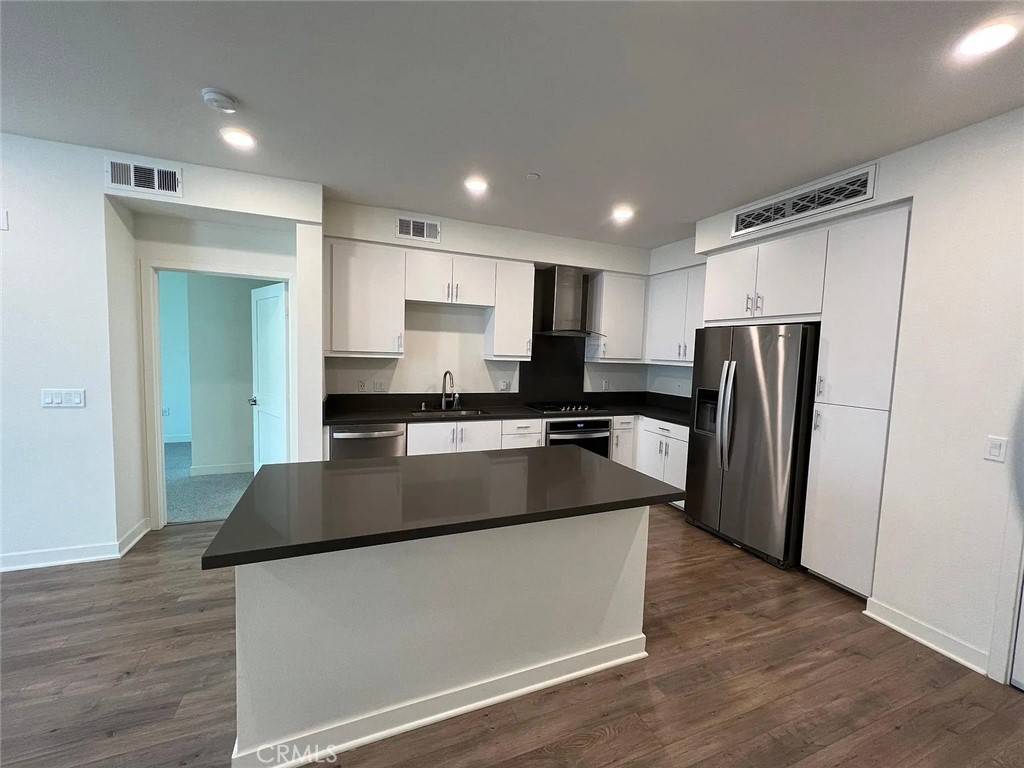 Irvine, CA 92612,2404 Nolita