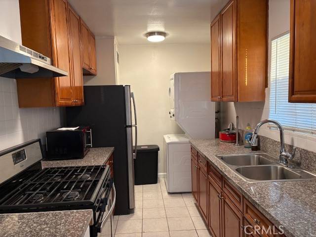 Hawthorne, CA 90250,13805 Cerise Ave