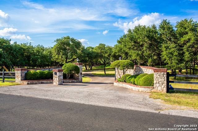 Fair Oaks Ranch, TX 78015,8040 Rolling Acres Trail