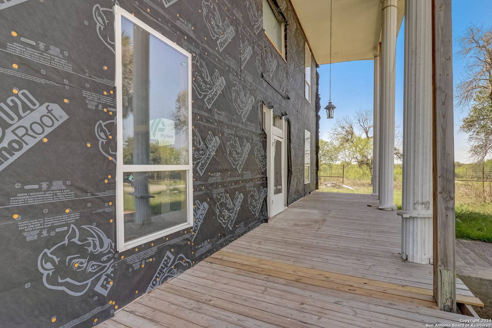 Sabinal, TX 78881,602 CULBERSON ST