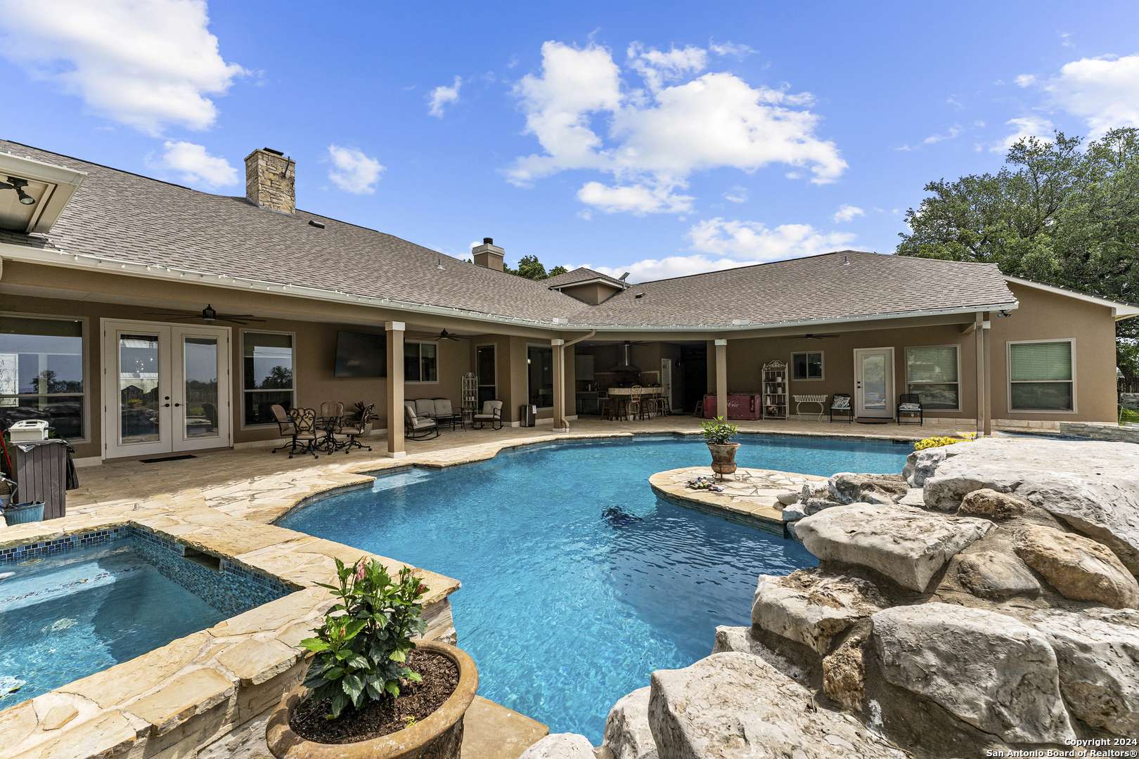 Hondo, TX 78861-5058,143 COUNTY ROAD 4325