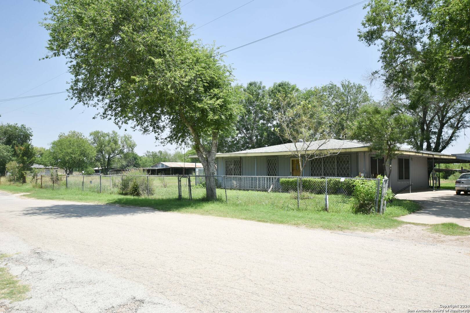 Yancey, TX 78886-4019,210 COUNTY ROAD 744