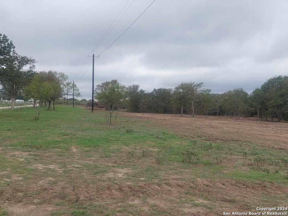 Waelder, TX 78959,000 CR 401