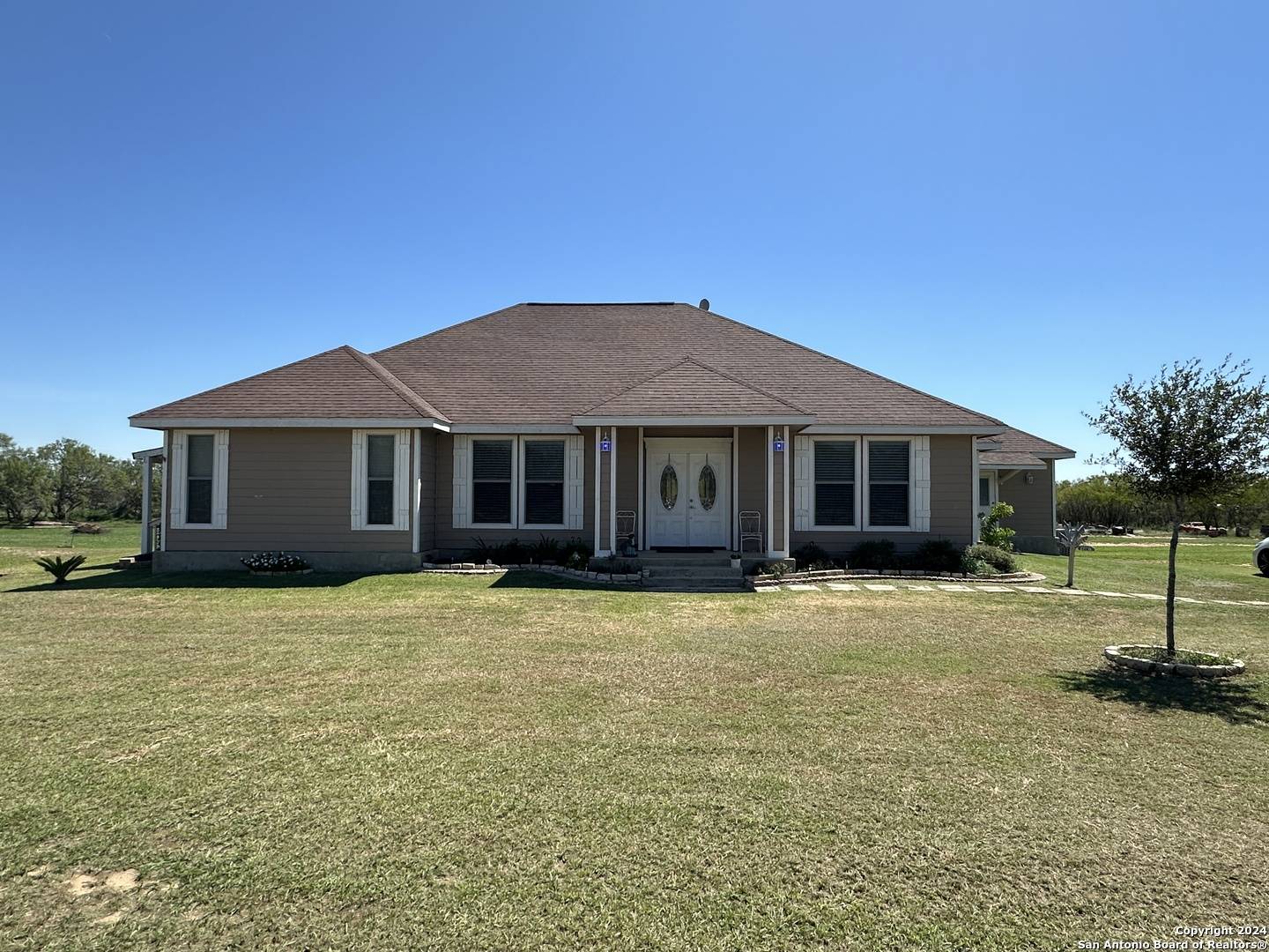 Pleasanton, TX 78064,152 county road 154