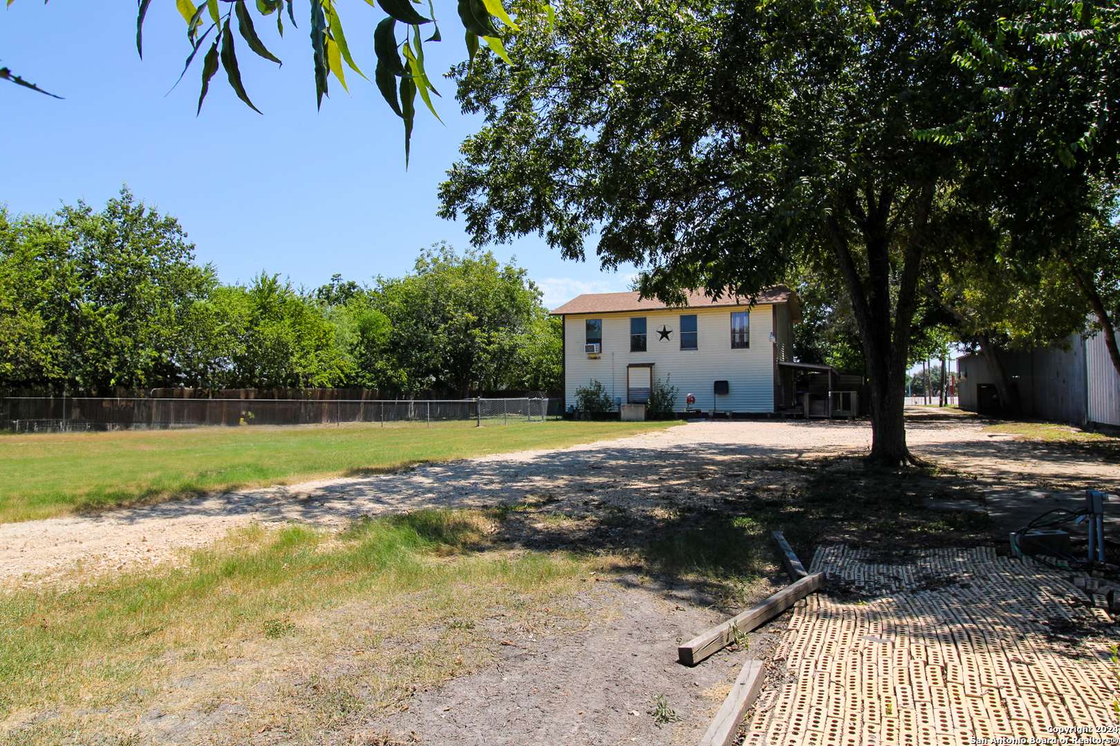 Seguin, TX 78155,1124#B KINGSBURY ST