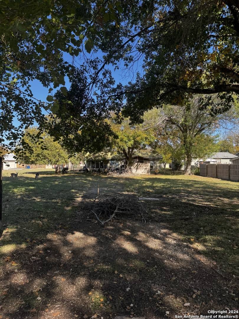New Braunfels, TX 78130,1052 HAYSELTON AVE