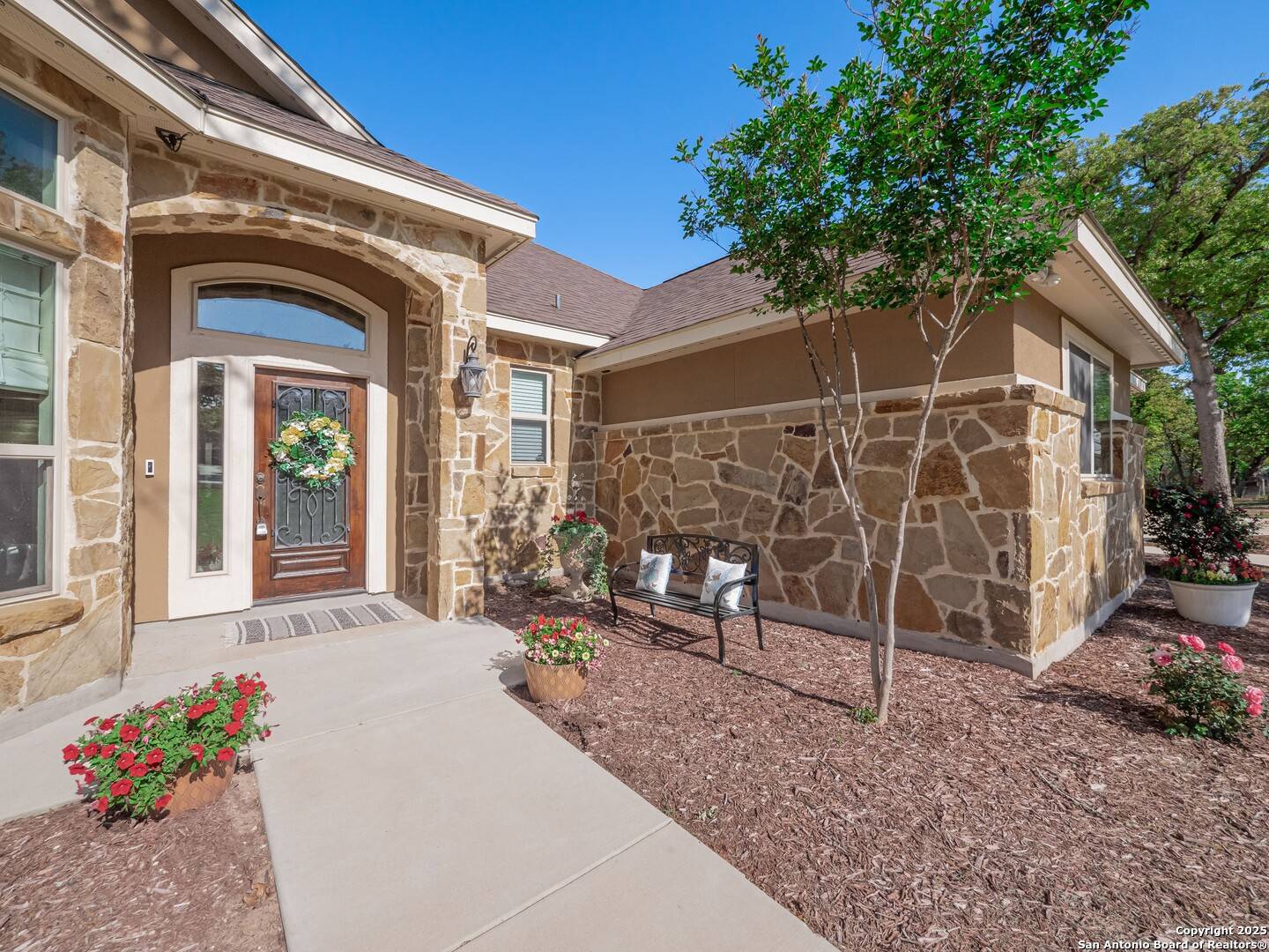 La Vernia, TX 78121-4764,352 Rose Meadow Dr
