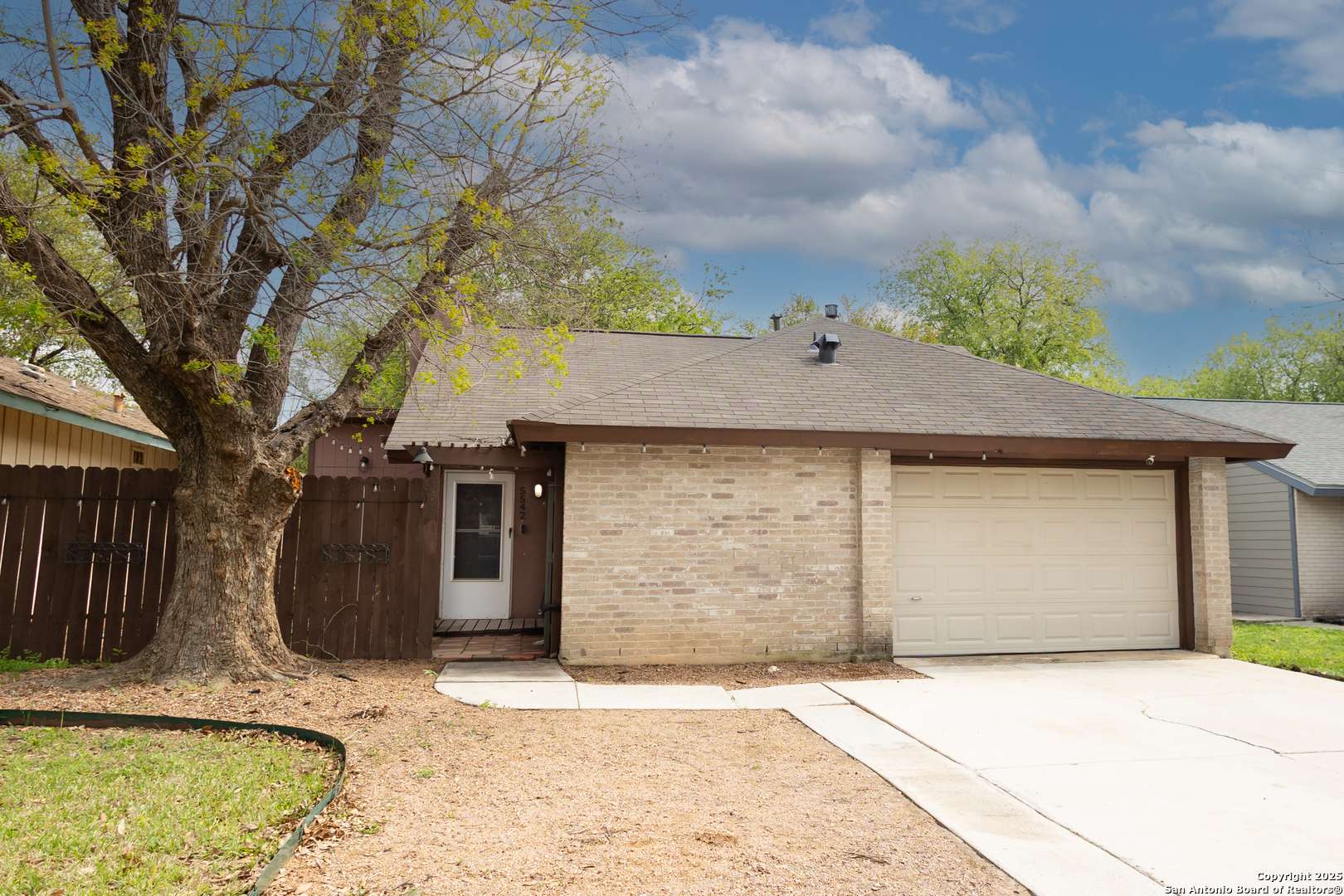 San Antonio, TX 78247,5542 Kissing Oak St