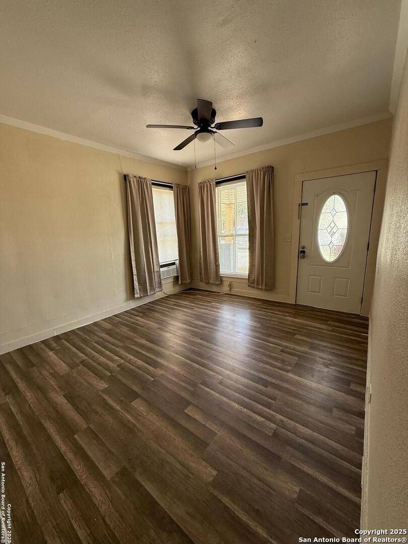 Carrizo Springs, TX 78834,602 Alamo