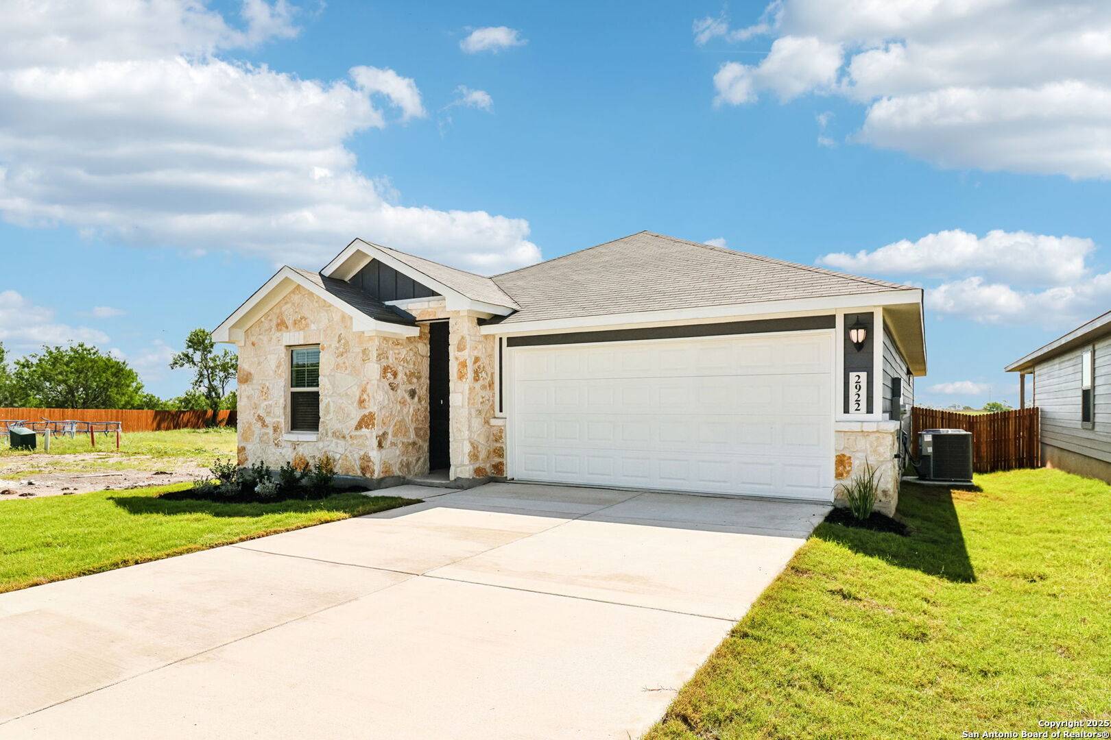 Converse, TX 78109,2922 Clemente Way