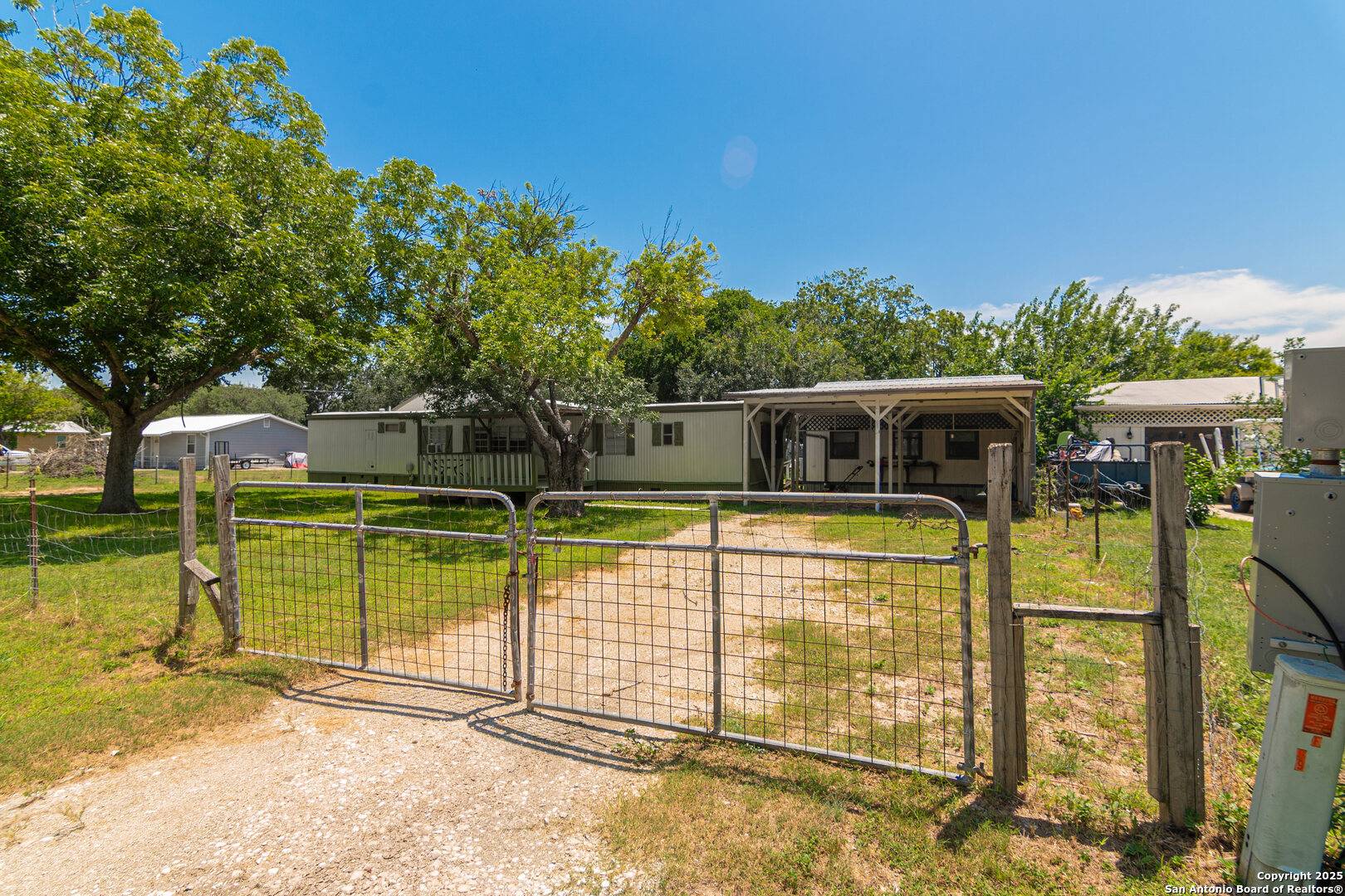 Mcqueeney, TX 78123,124 Arthur