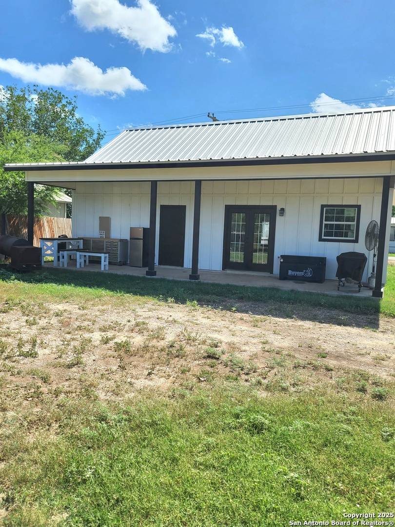 Sabinal, TX 78881,301 pickford