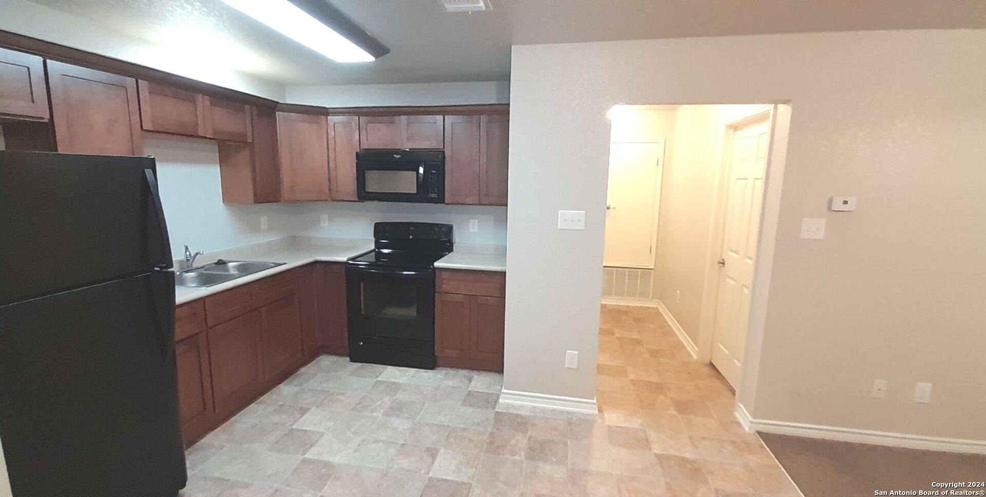 Floresville, TX 78114,112 lone oak UNIT D204