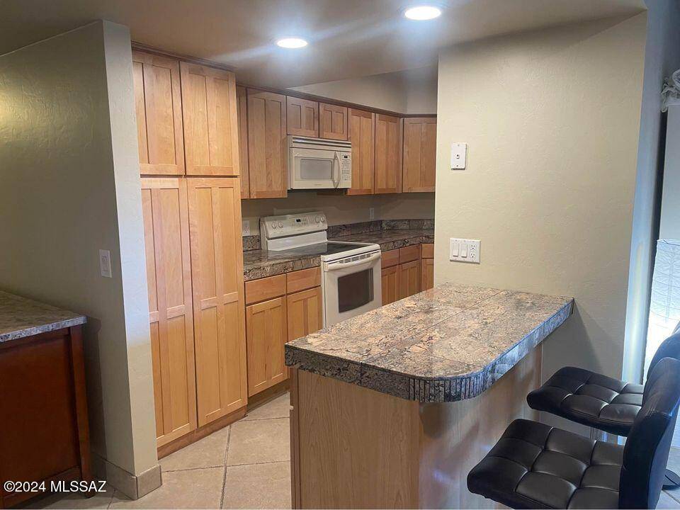 Tucson, AZ 85718,6450 N Tierra De Las Catalinas  #105