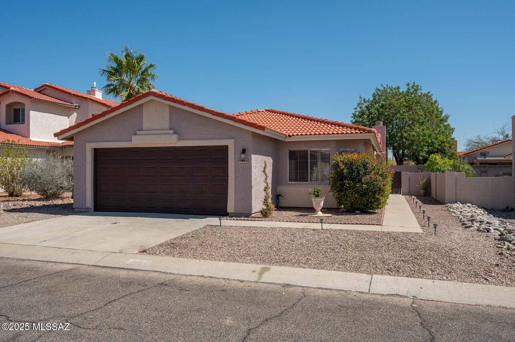Tucson, AZ 85742,9464 N Albatross Drive