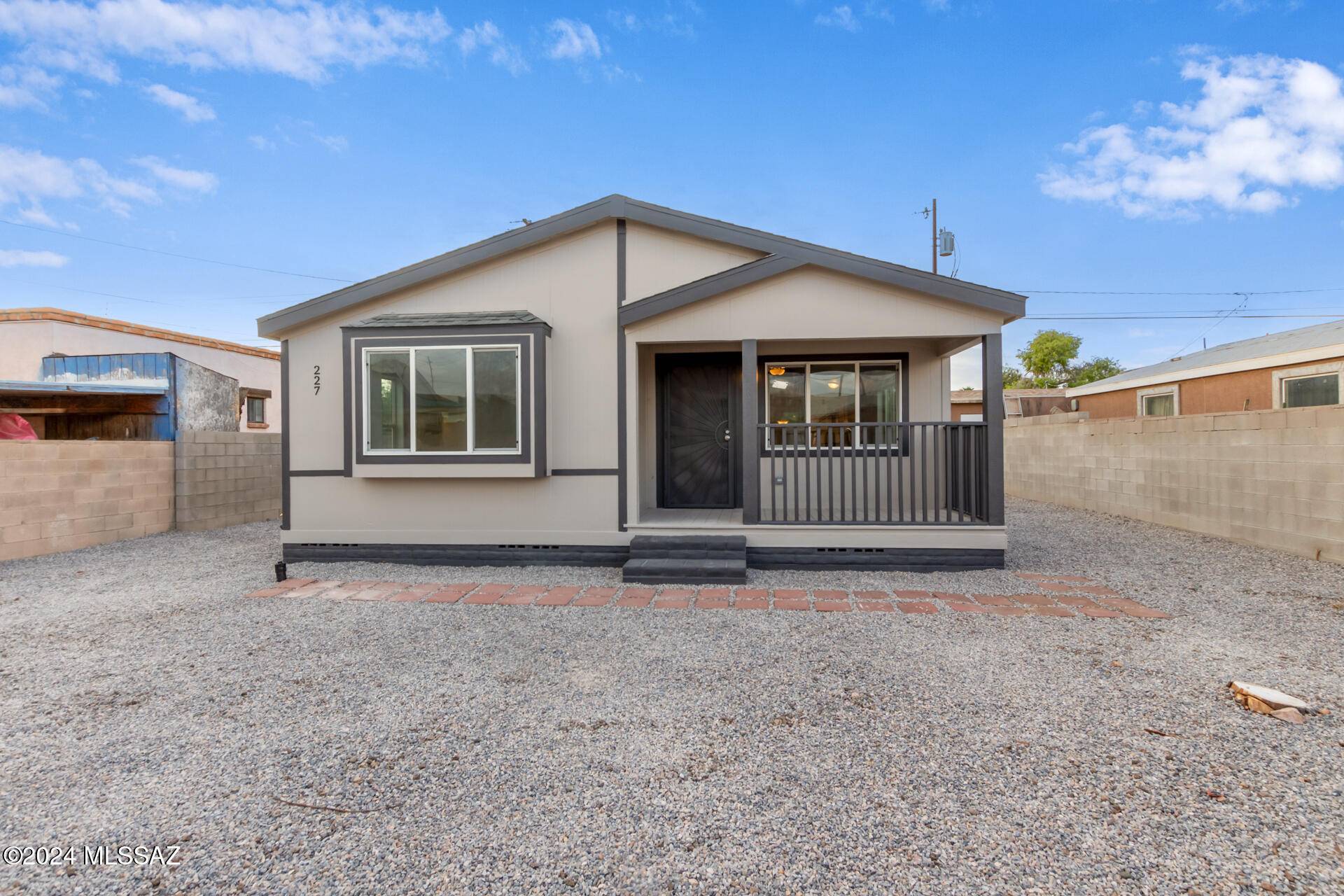 Tucson, AZ 85705,227 W Sahuaro Street
