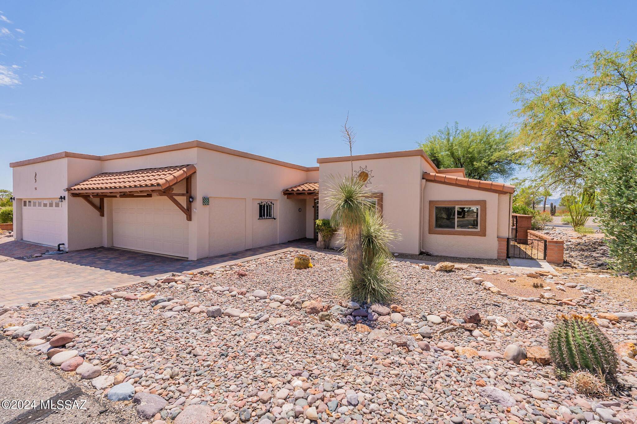 Green Valley, AZ 85614,983 W Camino Guarina
