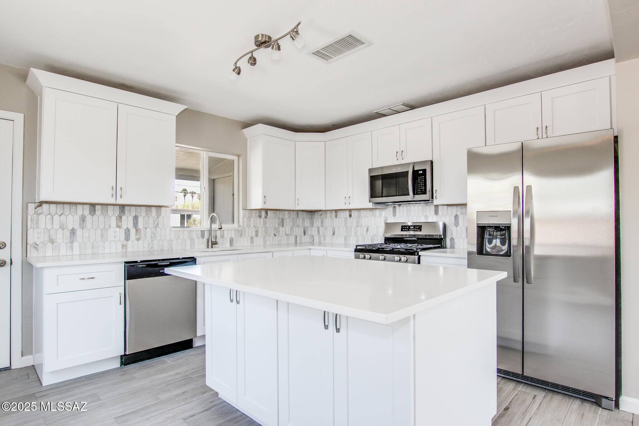 Tucson, AZ 85719,801 E Hedrick Drive
