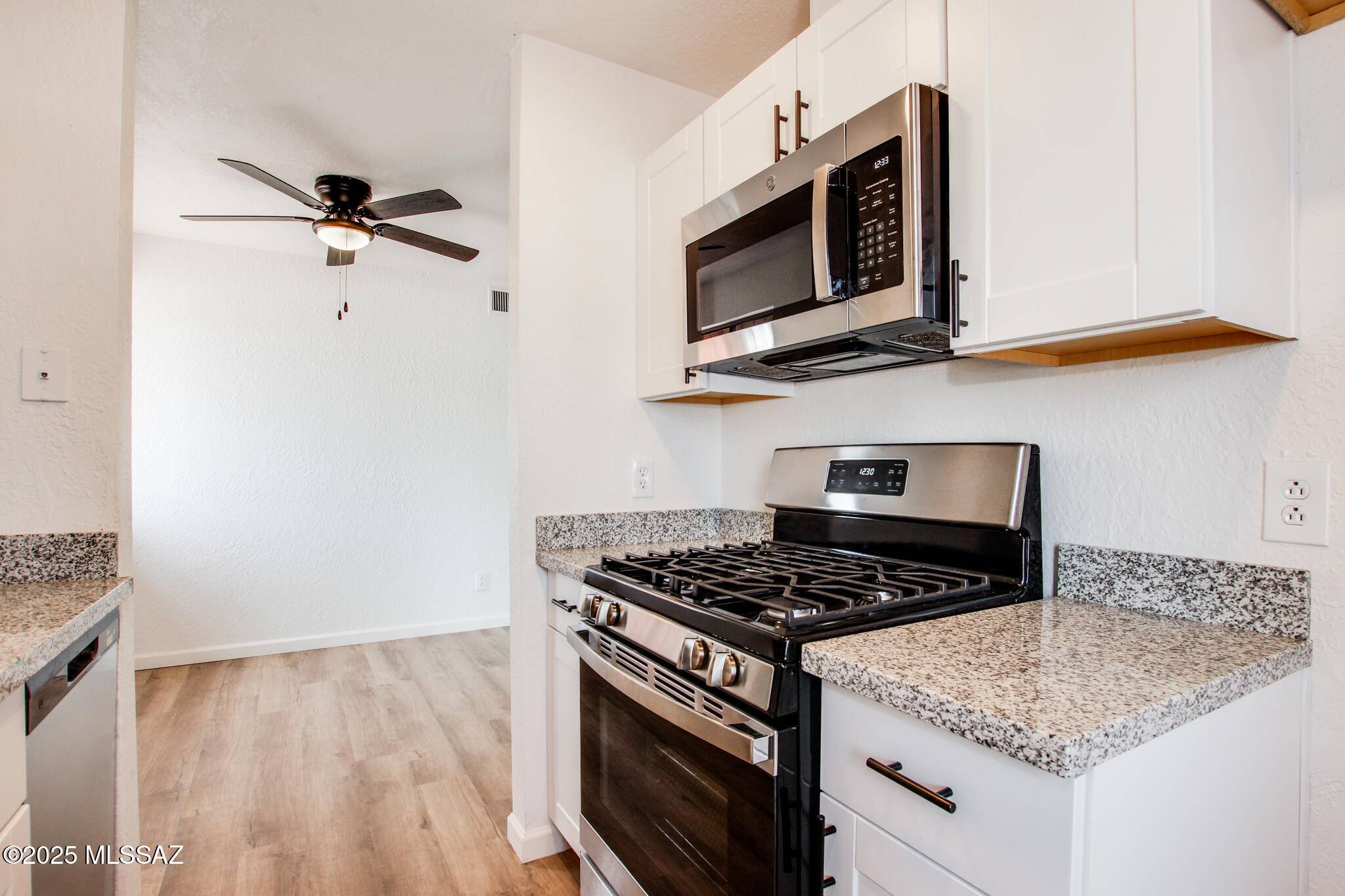Tucson, AZ 85710,828 S Langley Avenue #101