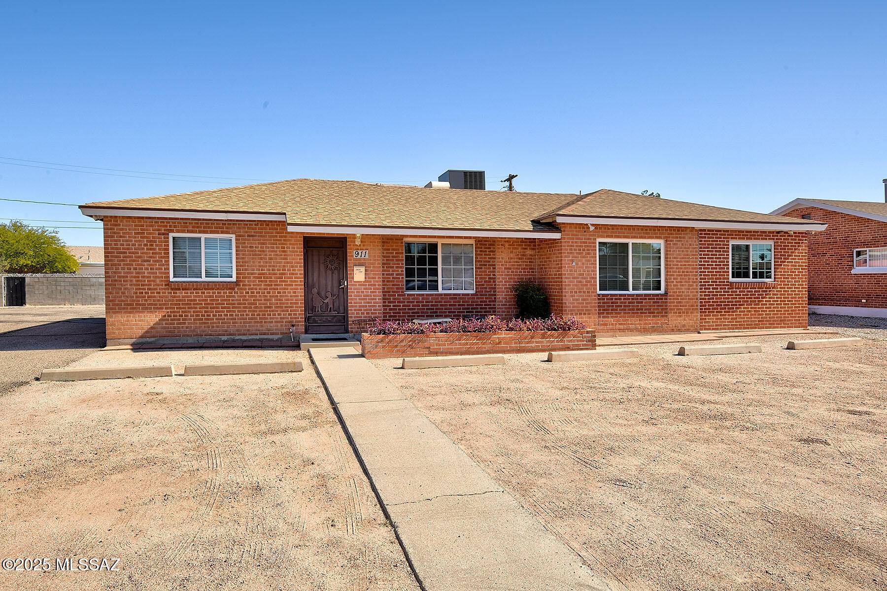 Tucson, AZ 85711,911 S Craycroft Road