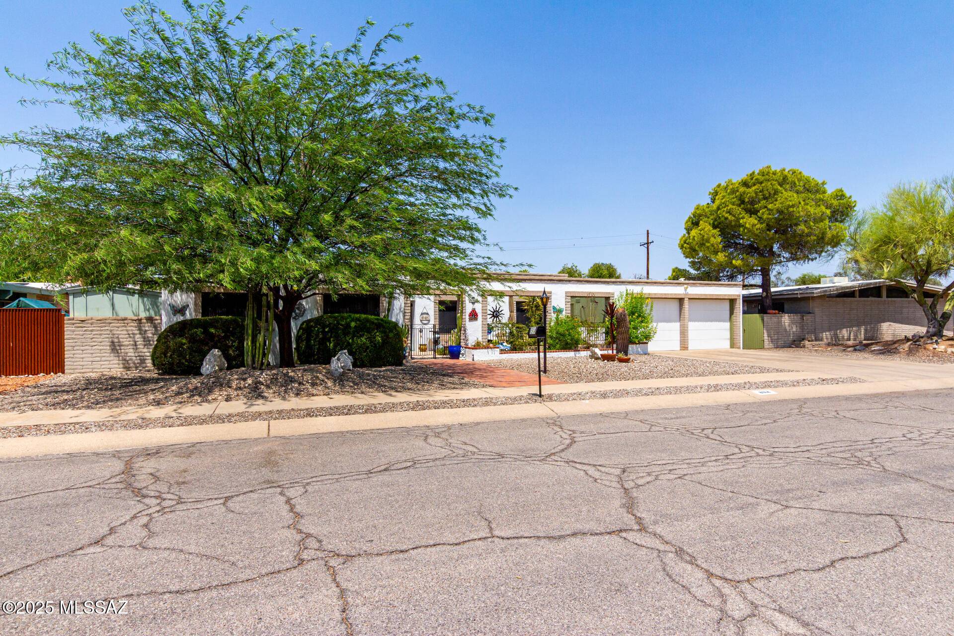 Tucson, AZ 85710,8914 E Maple Leaf Drive