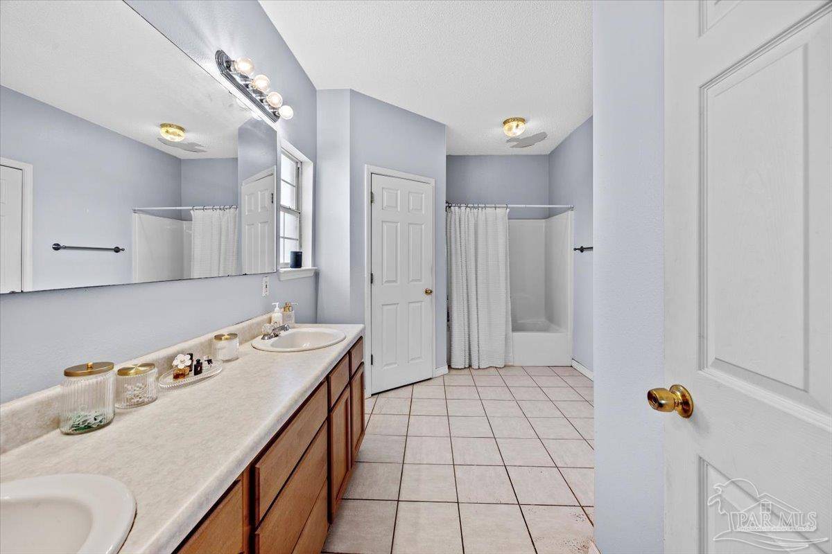 Pace, FL 32571,5761 Twisted Oak Ct