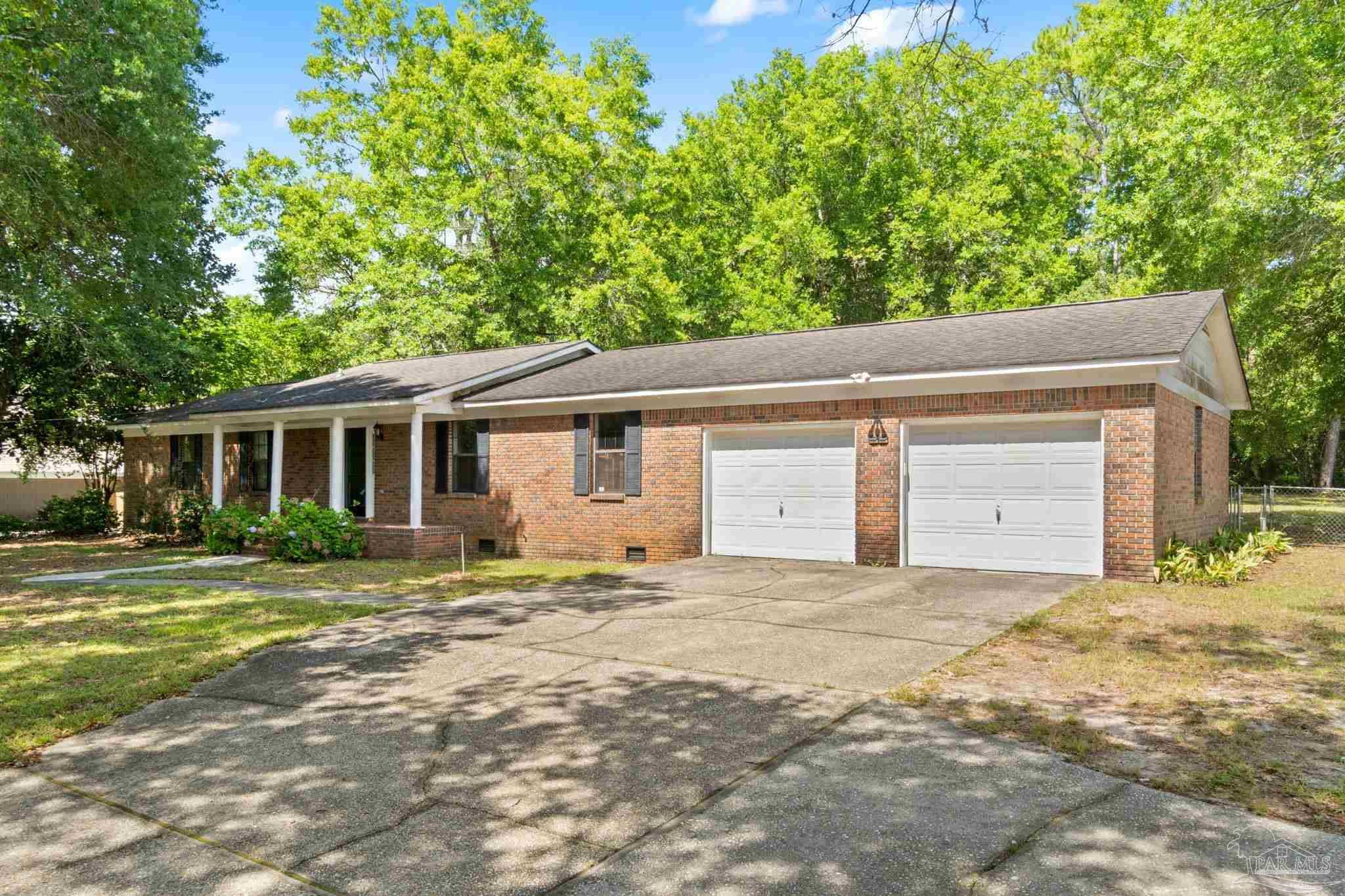 Pace, FL 32571,5325 Crystal Creek Dr
