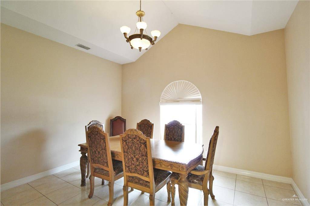 La Joya, TX 78560,240 Ebano CIR