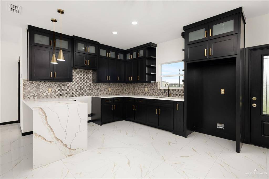 Donna, TX 78537,233 Risueno AVE