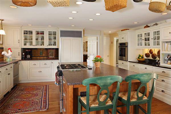 Weston, MA 02493,21 Colchester Rd