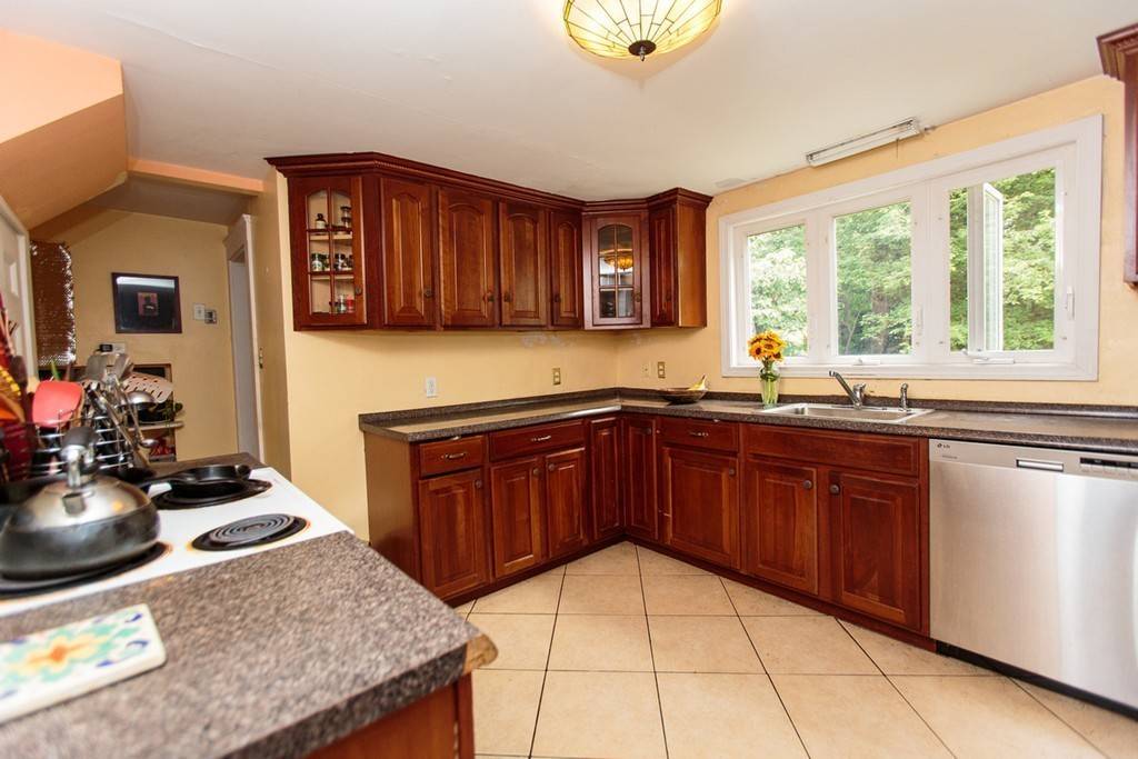 Weston, MA 02493,89 Ash St