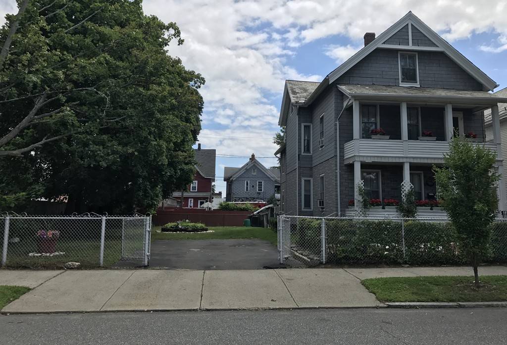 Holyoke, MA 01040,138-140 Pine Street