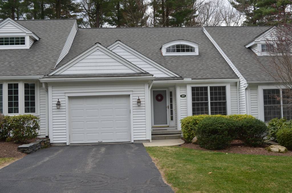 East Longmeadow, MA 01028,219 Pinehurst Dr #219