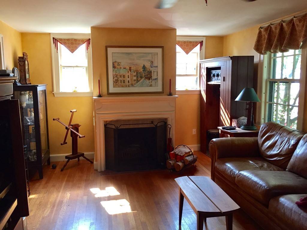 Nahant, MA 01908,4 Fenno Way