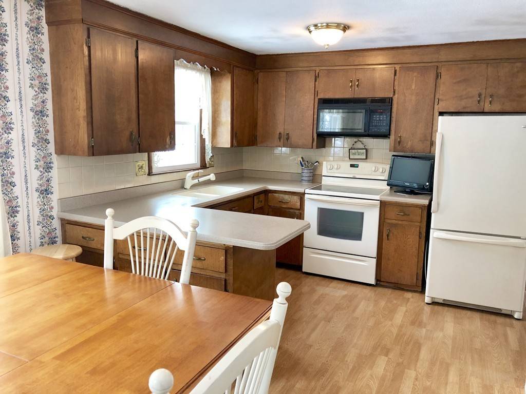 Westfield, MA 01085,17 Vincent Dr