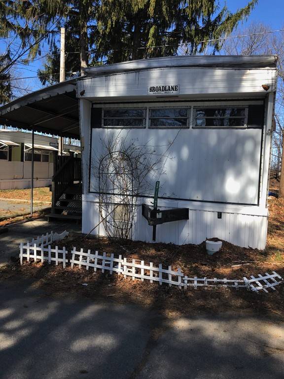 Attleboro, MA 02703,1346 Newport Ave #B17