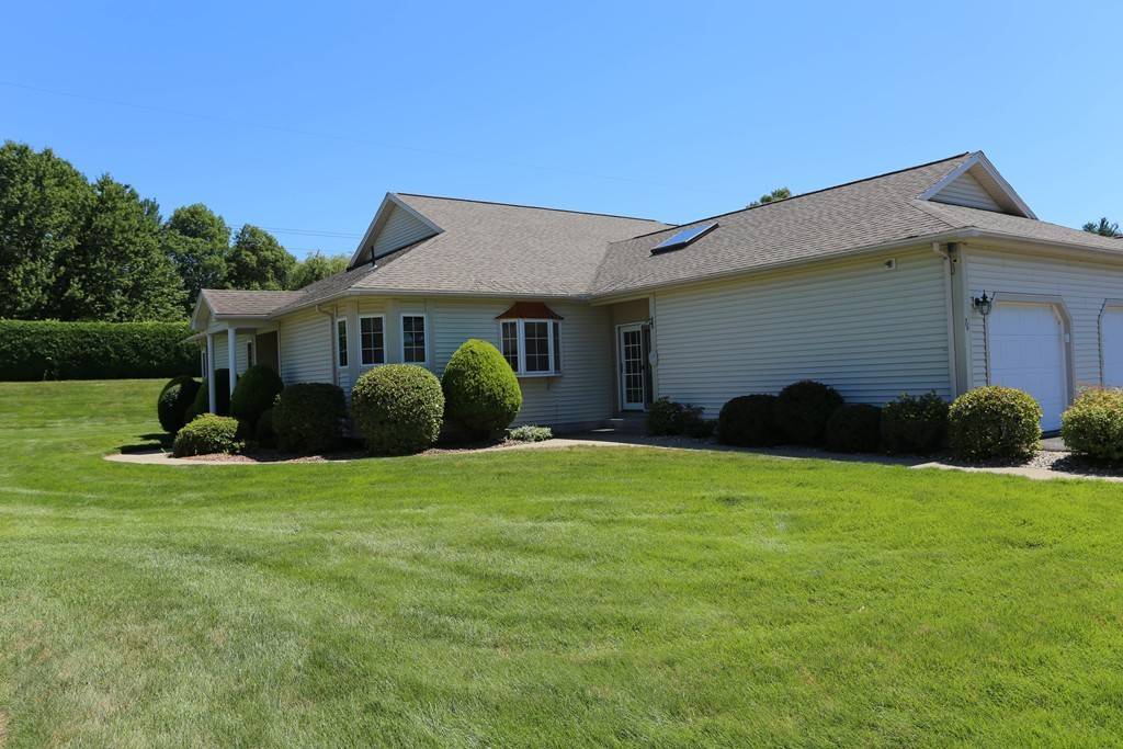 South Hadley, MA 01075,76 Pine Grove Dr #76