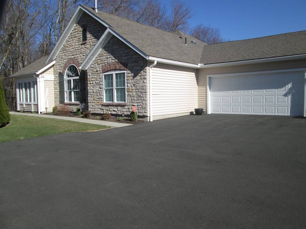 South Hadley, MA 01075,102 Stonybrook Way #102