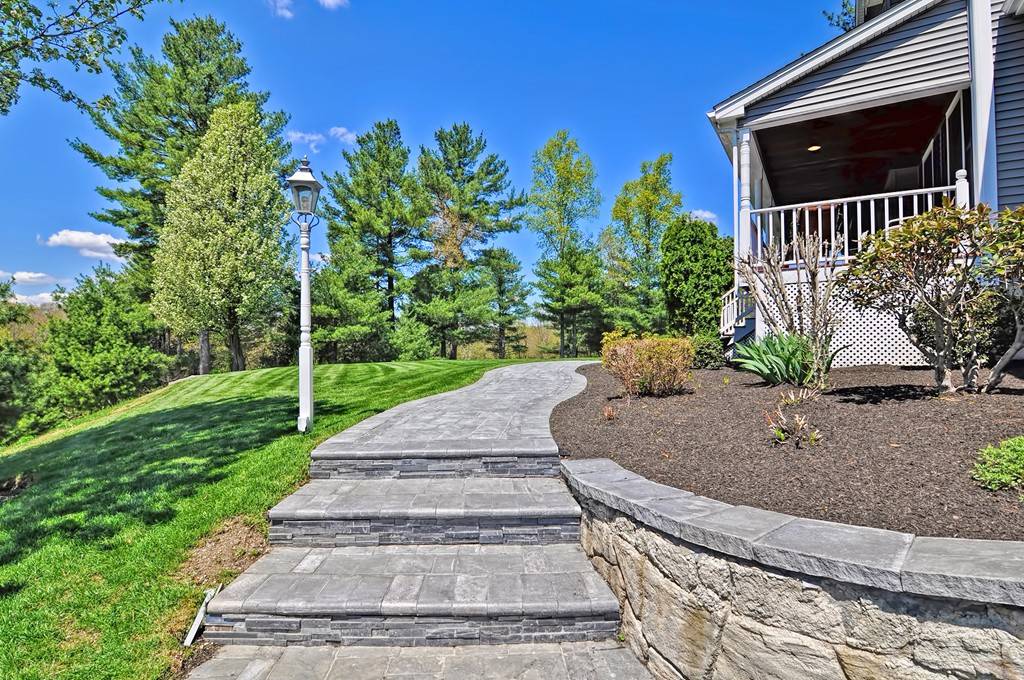 Wrentham, MA 02093,7 Hales Pond Lane